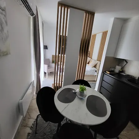 Karolina Apartment *